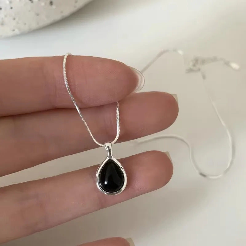 Colar Feminino em Prata 925 – Esferas Geométricas Estilo Coreano